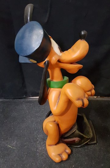 Walt Disney Pluto als Postbode Figurine Rare Boxed pluto with